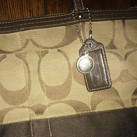 👜COACH👜 Signature Canvas Shoulder Tote - Picture 5 of 14